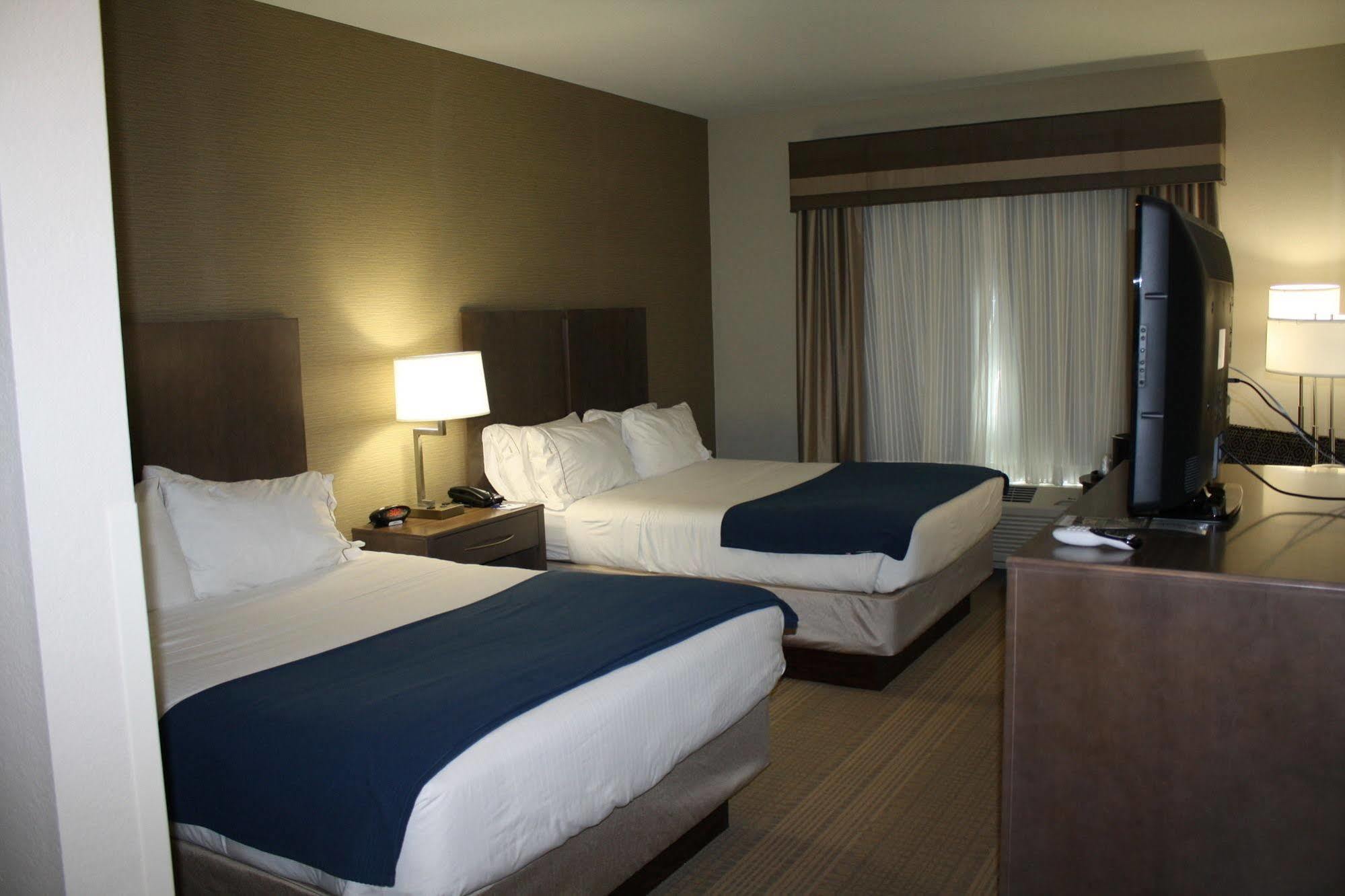 Holiday Inn Express Hotel & Suites Wichita Northeast By Ihg Kültér fotó
