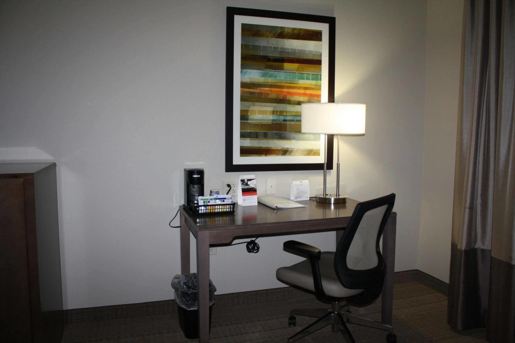 Holiday Inn Express Hotel & Suites Wichita Northeast By Ihg Kültér fotó